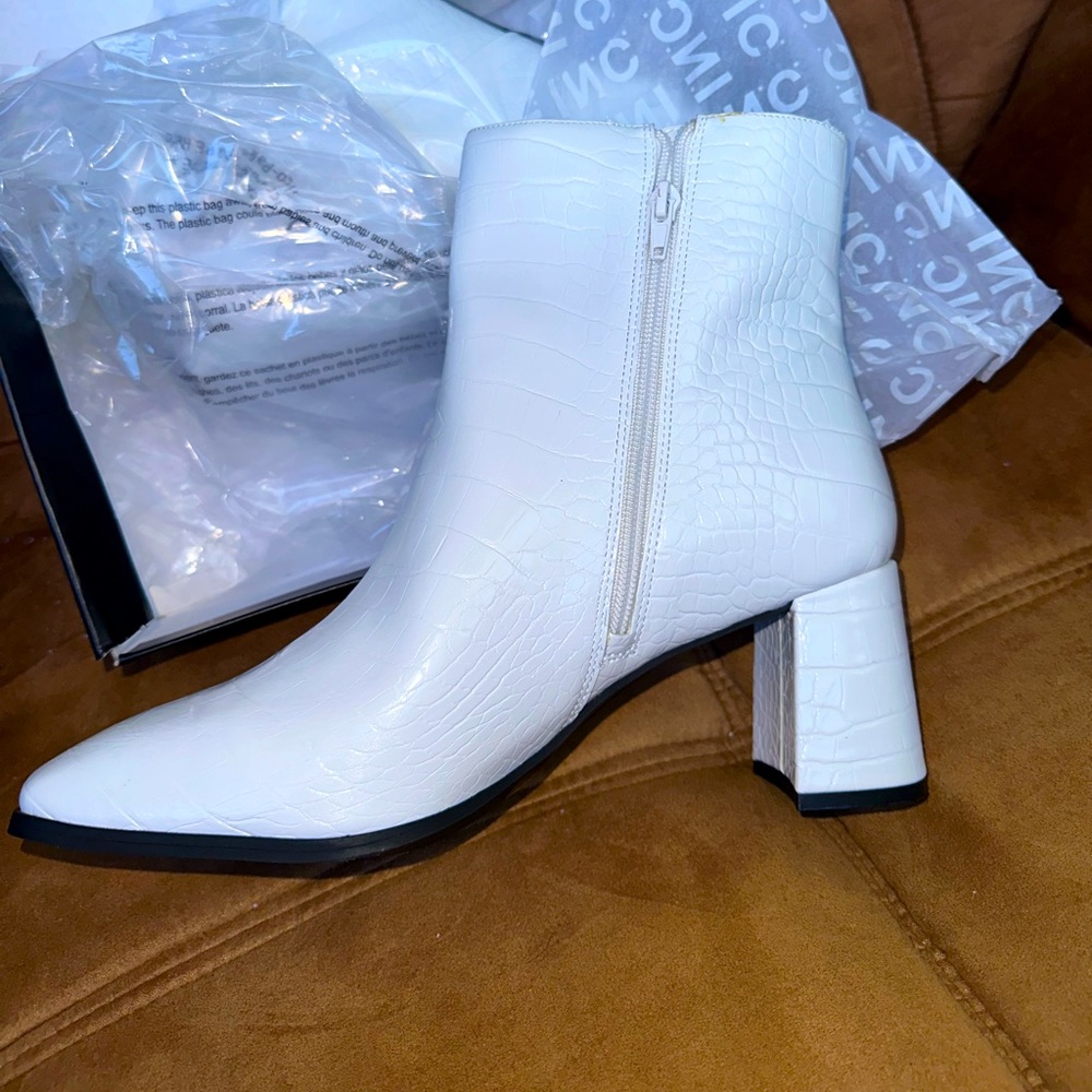 Cute Size 12 inc women’s booties , fit more like an 11 ,